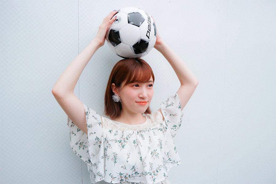 HKT48は2019年、J2リーグ東京ヴェルディ戦のスペシャルゲストとしてスタジアムに登場【写真：(C)Mercury】