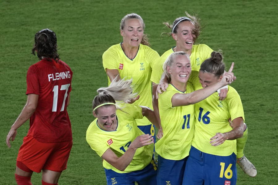 スウェーデンチームのサポートは大きな相乗効果を生んだ【写真：AP】