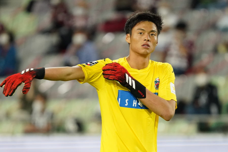 “J1史上初の2m守護神”札幌GK中野小次郎【写真：Getty Images】