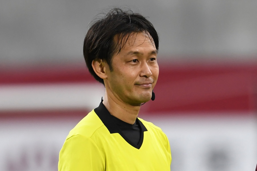 トップリーグ担当審判員から勇退することを発表した家本政明氏【写真：Getty Images】