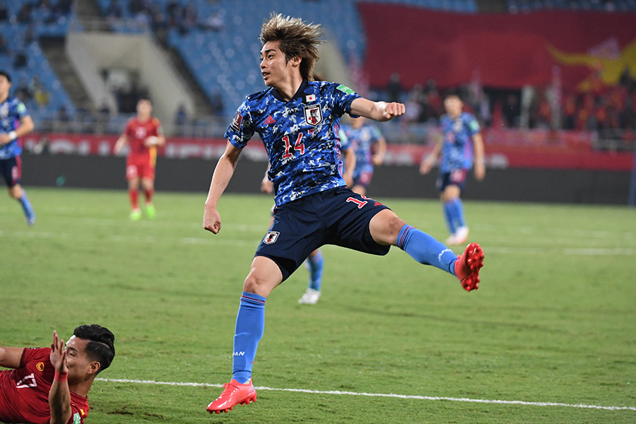 ベトナム戦でゴールを決めたFW伊東純也【写真：ⓒJFA】