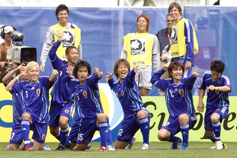 年代別代表でも活躍し、2007年のU-20W杯へ出場（左から2番目）【写真：Getty Images】