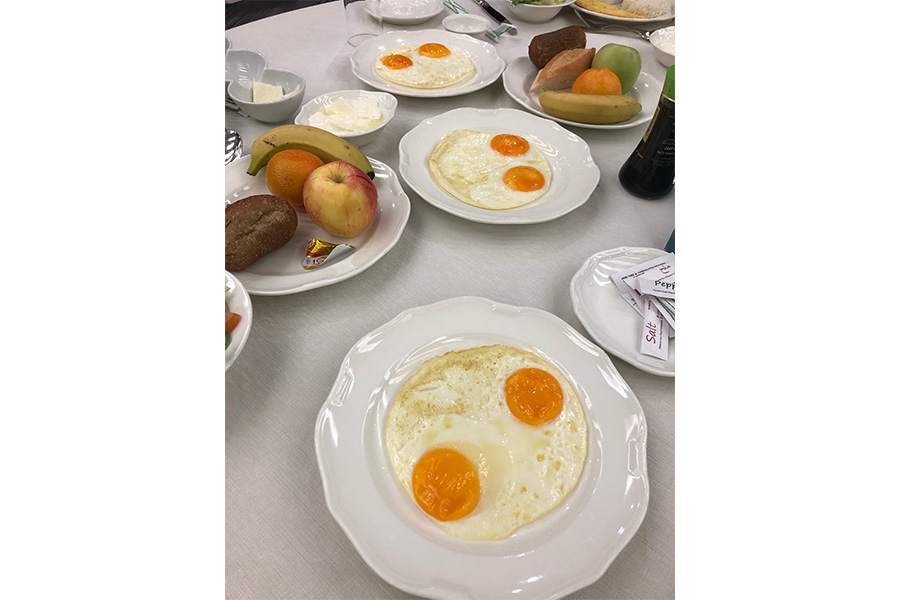 相変わらず出てくる卵料理のインパクトは大きい【写真提供:横浜F・マリノス】