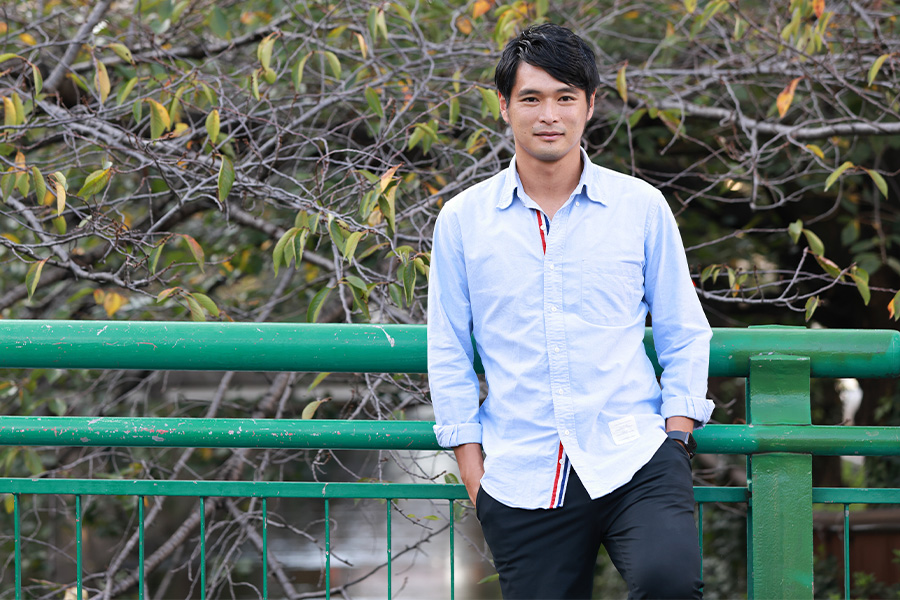 青山隼は指導者としてサッカーに関わり続けている【写真:高橋 学】