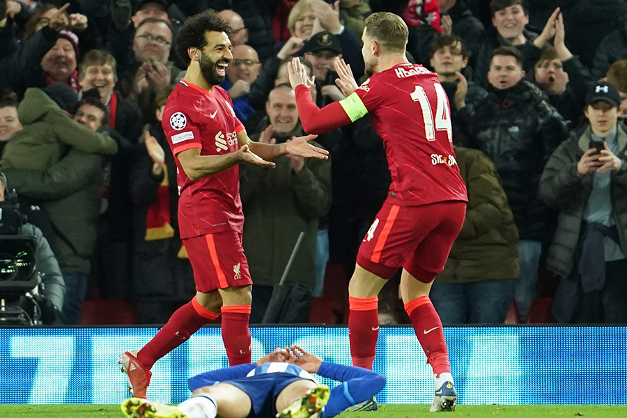 ゴールを喜ぶサラーとヘンダーソン【写真:AP】