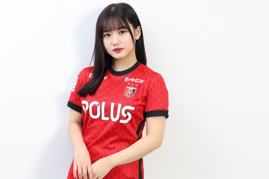 横山玲奈さんはサッカーとアイドルに共通点があると感じているという【写真：高橋 学】