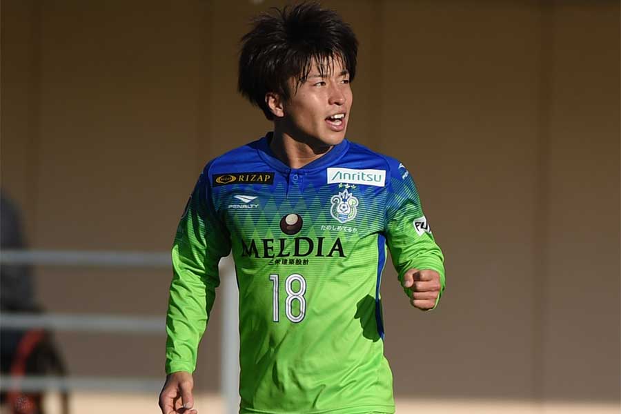 MF松田天馬の同点ゴールで湘南ベルマーレがJ1残留【写真：Getty Images】