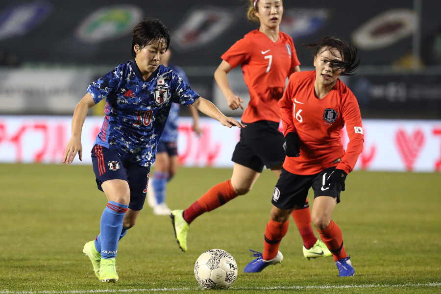 籾木（背番号10）のPKで日本が1-0で勝利した【写真：Getty Images】