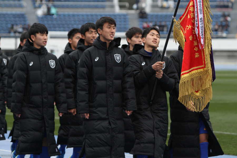 愛工大名電に１－０で競り勝った筑陽学園の選手たち（※写真は入場行進時のものです）【写真：Football ZONE web】