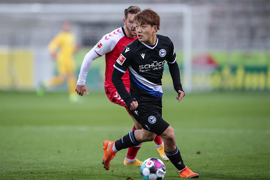 同年代で日本代表や、ブンデスリーガのビーレフェルトで活躍するMF堂安律【写真:Getty Images】