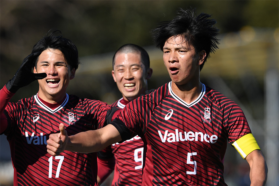 ファジアーノ岡山加入が決定したDF杉山耕二（写真右：早稲田大学時代の写真）【写真：Getty Images】