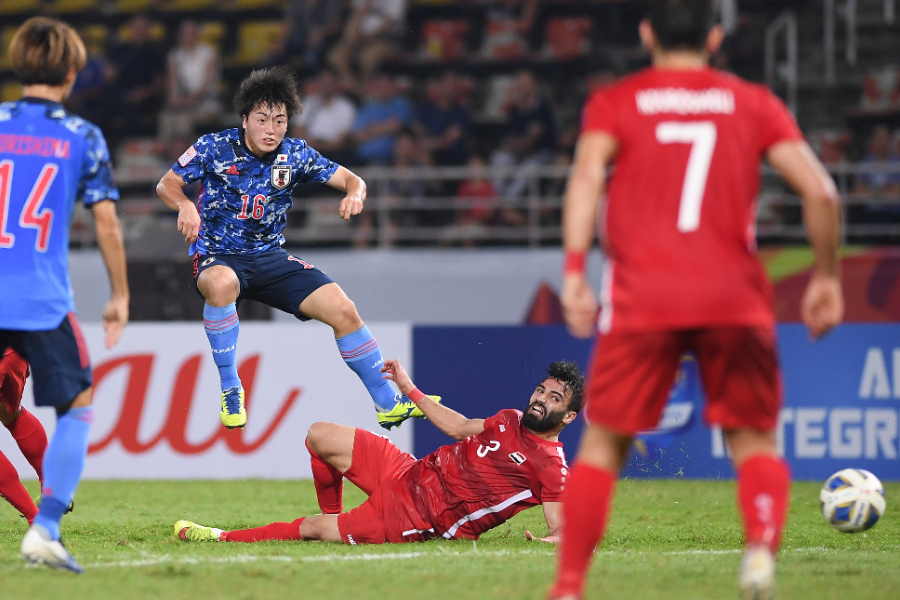 同点ミドルを放ったMF相馬勇紀【写真：Getty Images】