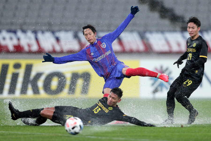 FC東京対セレスネグロスの"浸水ピッチ"に海外メディアが注目【写真：Getty Images】