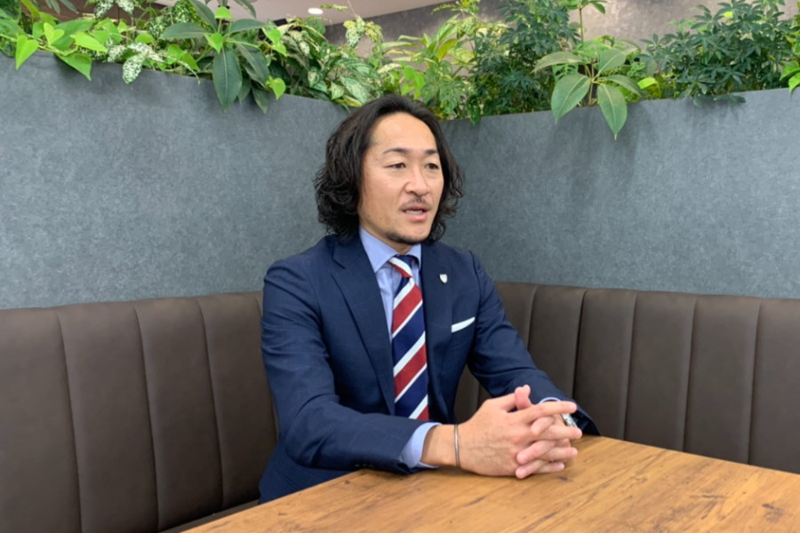 かつての代表戦を振り返る石川氏【写真提供：石川直宏】