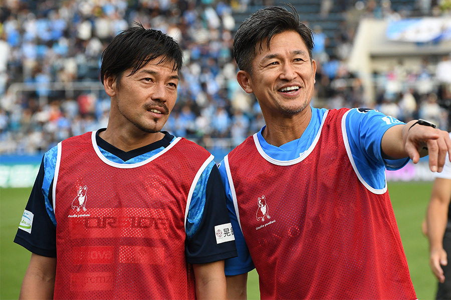 かつて横浜FCで共闘したMF松井大輔とFW三浦知良【写真：Getty Images】
