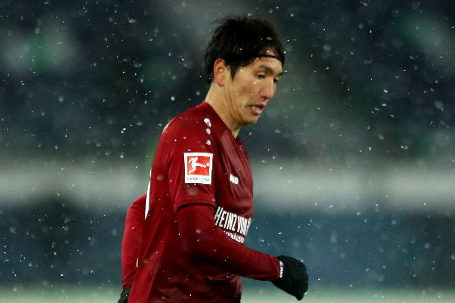 雪の試合中に起きた原口のミスに再脚光【写真：Getty Images】