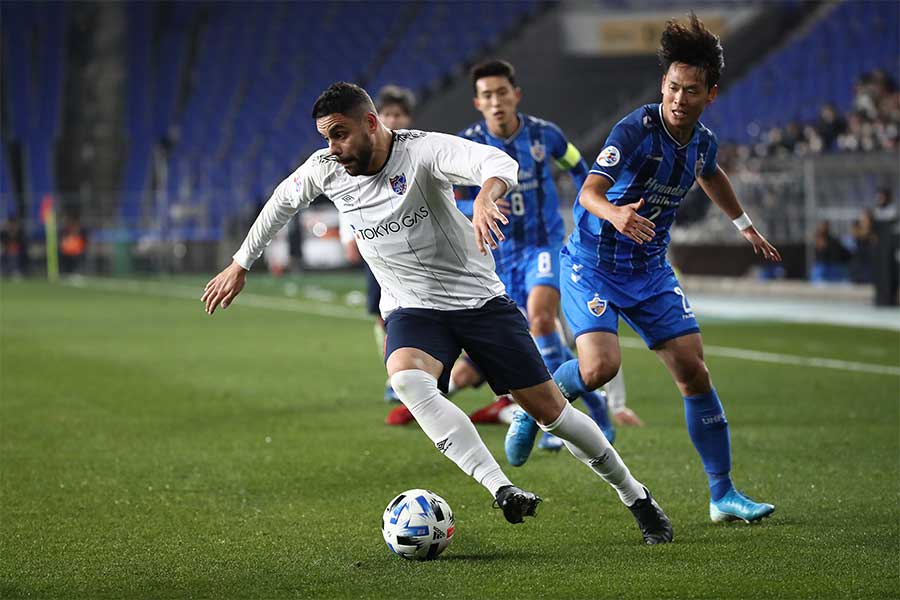 が先制ゴールを決めたFC東京のFWディエゴ・オリヴェイラ【写真：Getty Images】