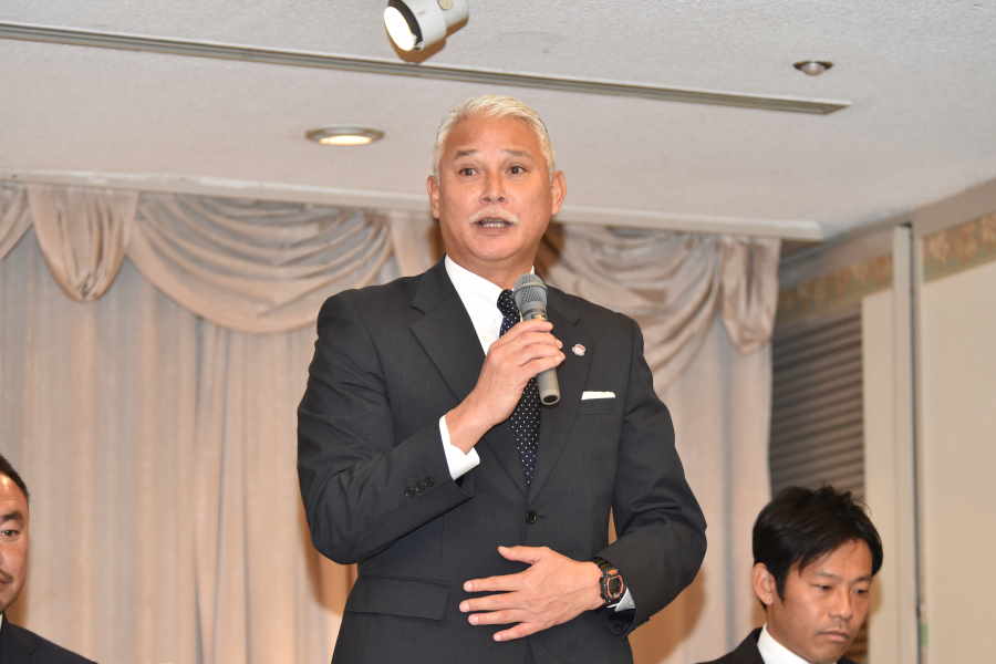 54歳の“1年生”GKコーチとしてJ2へ挑む【写真：伊藤寿学】