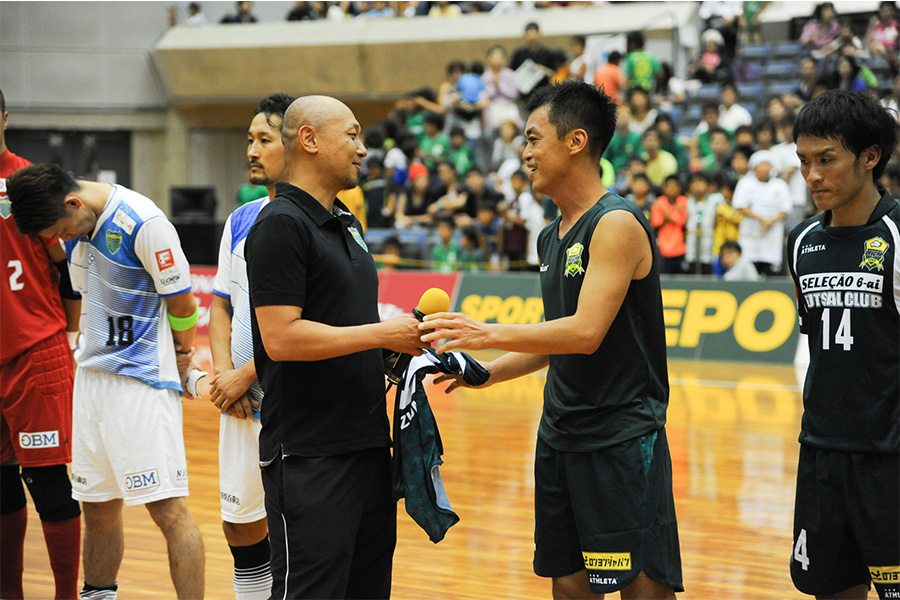 左が久光重貴さん、右が現役当時の鈴村拓也【写真：勝又 寛晃】