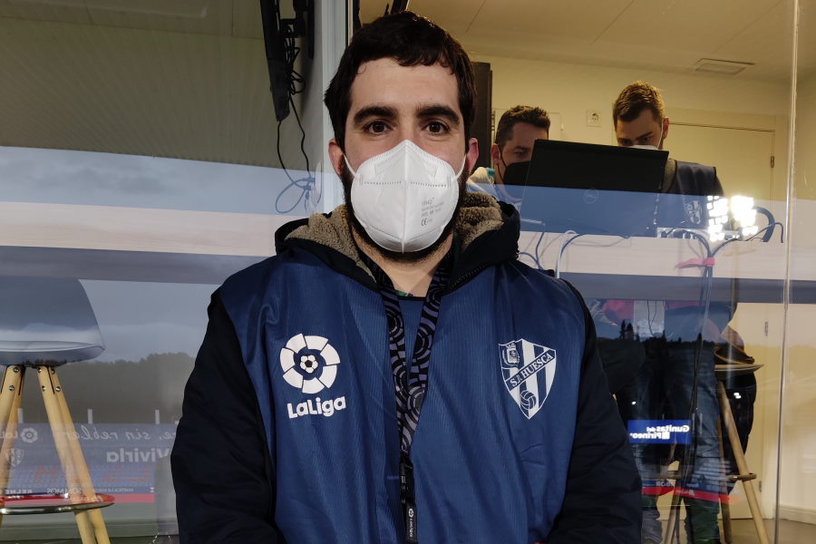 ウエスカの地元紙のハビエル・ガルシア・サルバティエラ記者【写真：高橋智行】