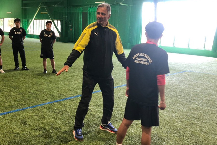 かつてJリーグの清水を率いたゼムノビッチ氏が初めて高校のサッカー部監督となった【写真:相生学院高校サッカー部】