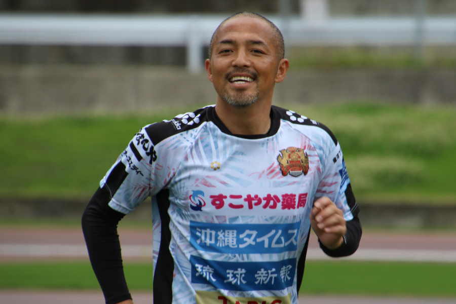 落ちてきた瞬間に 小野伸二 必見の シルキートラップ講座 開講にファン感嘆 フットボールゾーン