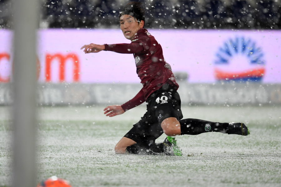 2019年のハノーファーMF原口元気のシュートミスが1位に…【写真：Getty Images】