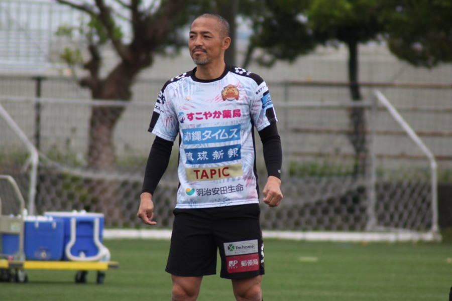 FC琉球でプレーするMF小野伸二【写真：©FC RYUKYU】