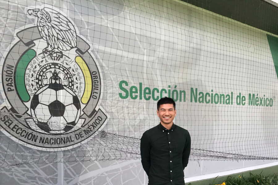 U-23メキシコ代表でコーチを務める西村亮太氏【写真：福岡吉央】