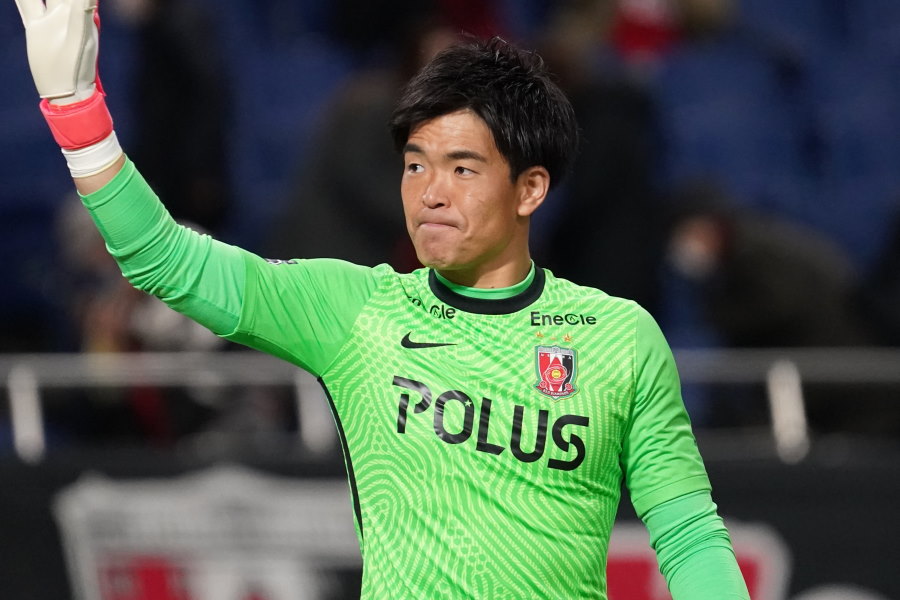 超絶キックフィードを披露した浦和の日本代表GK西川周作【写真：Getty Images】