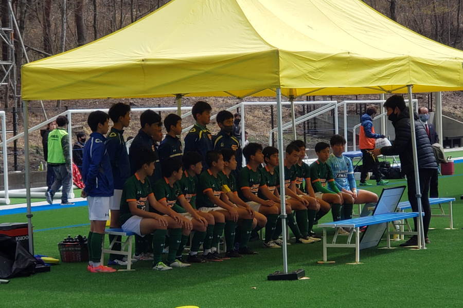 完成記念大会に参加した青森山田中等部の選手たち【写真提供：山梨県小中体連サッカー専門部】