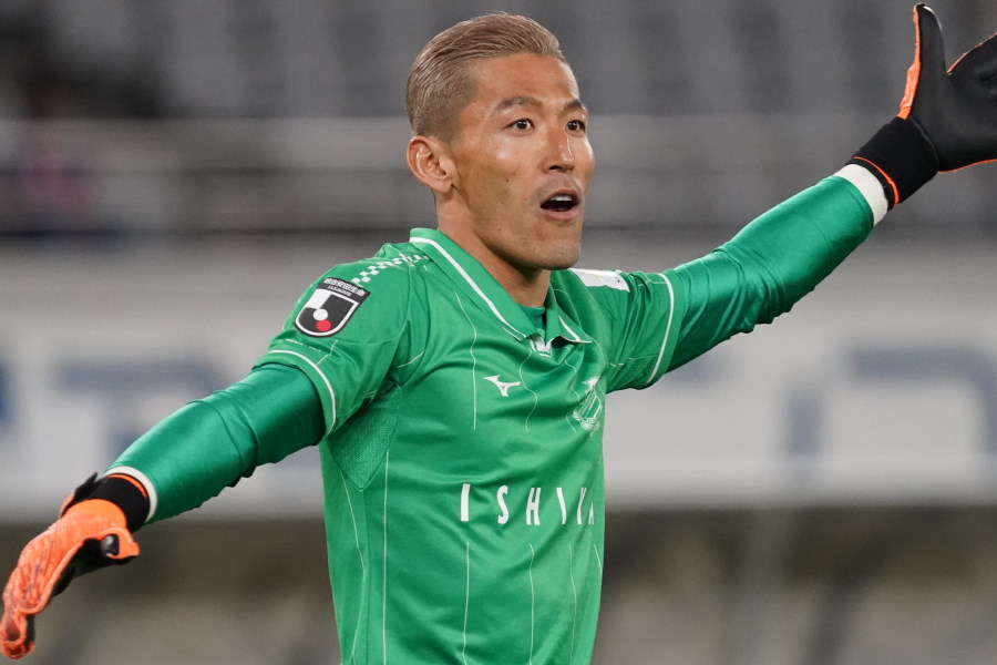 スーパーセーブを見せた札幌GK菅野孝憲【写真：Getty Images】