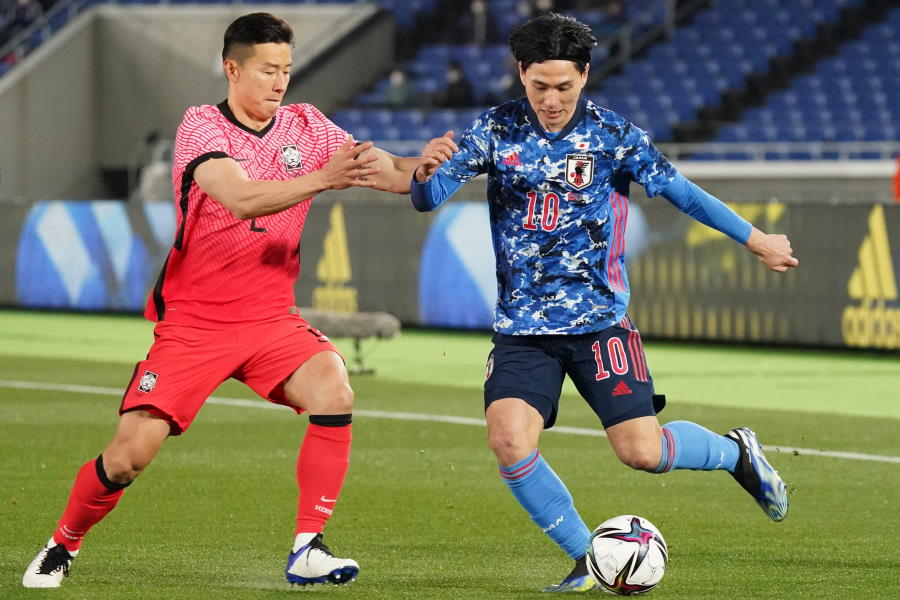 3月の日韓戦に出場した日本代表MF南野拓実（写真左）【写真：Getty Images】