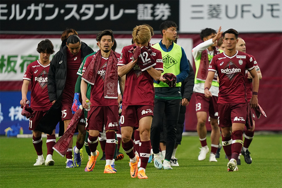 リーグ戦再開に沈む神戸【写真：Getty Images】