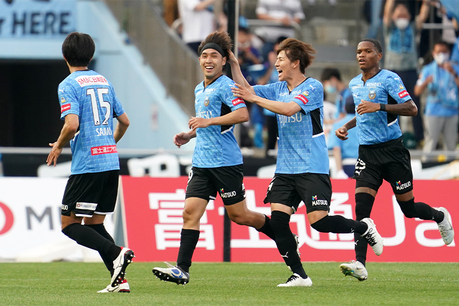 川崎の選手たちのカチューシャ姿に反響【写真：Getty Images】