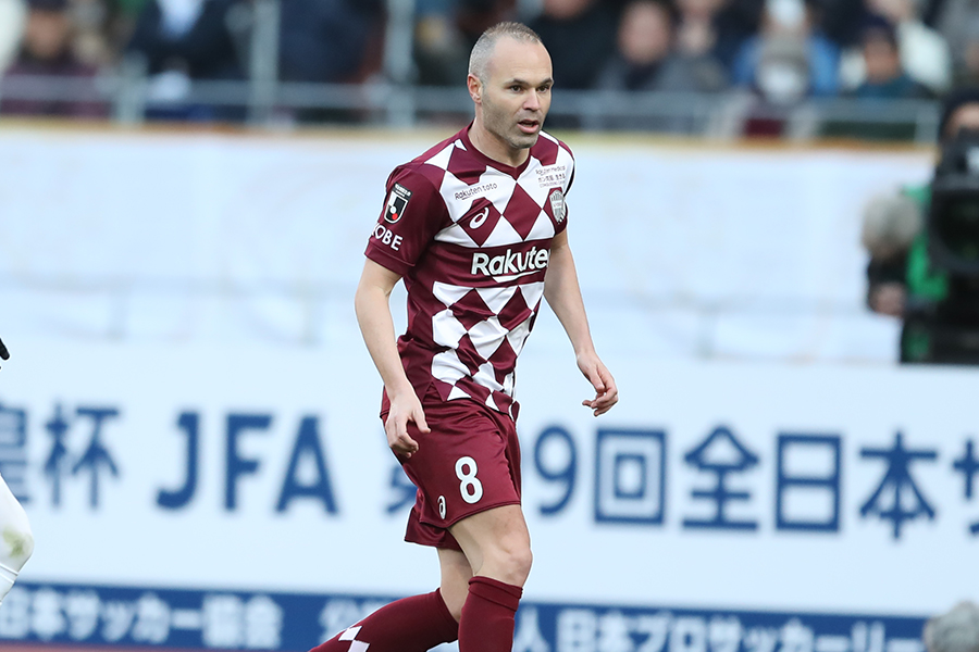 https://www.football-zone.net/wp-content/uploads/2022/05/20200528_Iniesta-Takahashi.jpg