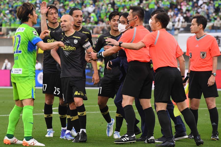 神戸イニエスタの直接FKは得点にならず【写真：Getty Images】