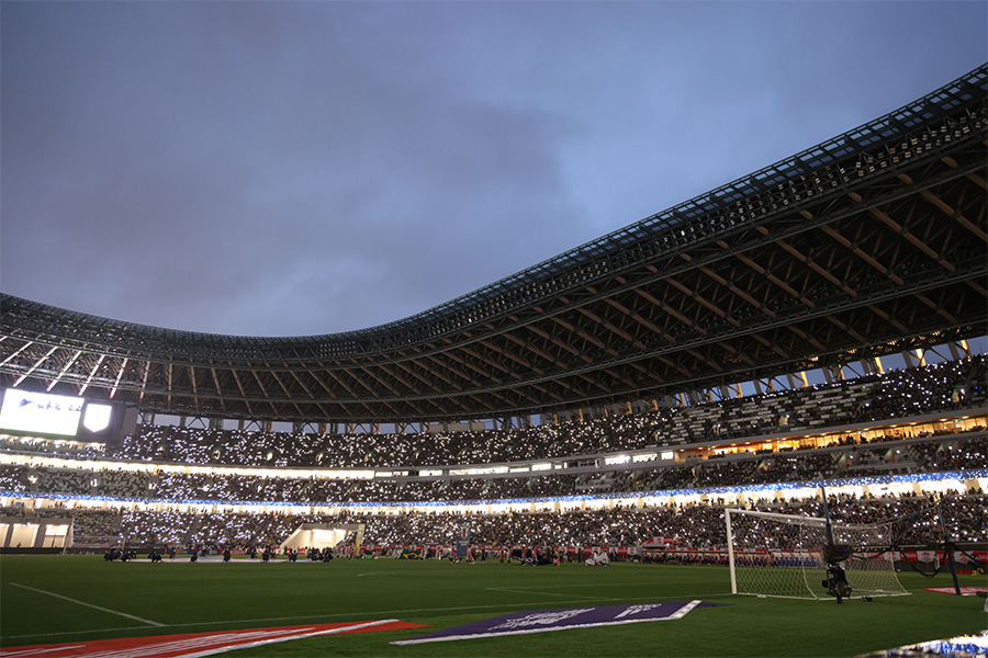 浦和のフィジカルコーチの行動が話題【写真：高橋 学】