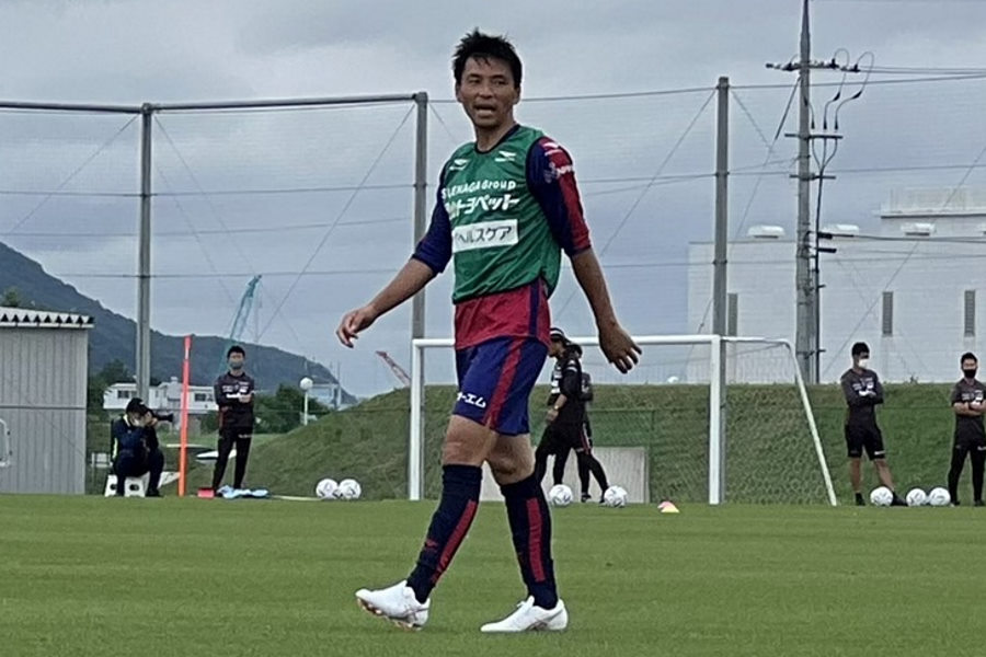 岡山の練習に参加のMF乾貴士【写真：FOOTBALL ZONE編集部】
