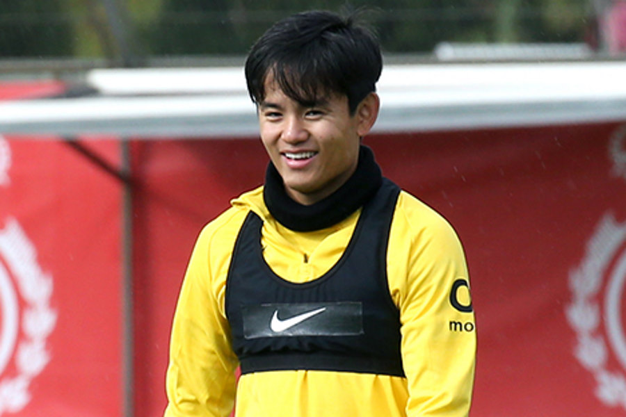 レアル・マドリードで練習をする日本代表MF久保建英【写真：島田 徹】