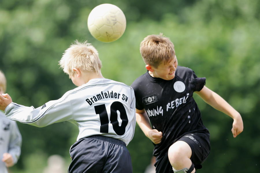 イングランドサッカー協会が12歳以下のヘディングが禁止を発表（写真はイメージです）【写真：Getty Images】