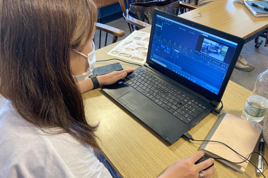 映像を編集している様子【写真：©2008 PARCEIRO】