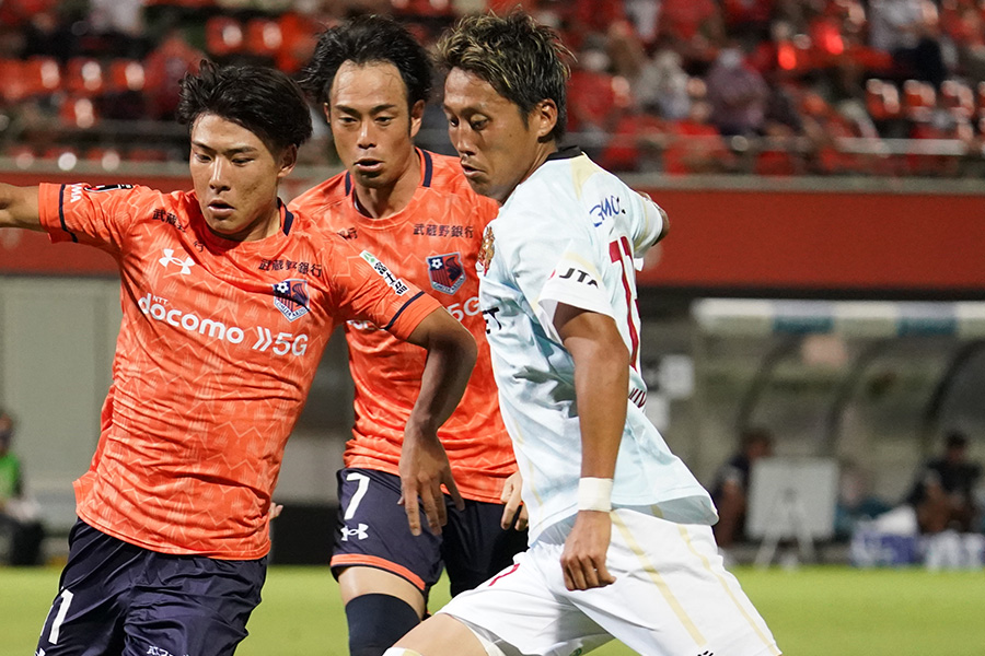 FC琉球MF清武功暉が怪我（写真右）【写真：Getty Images】