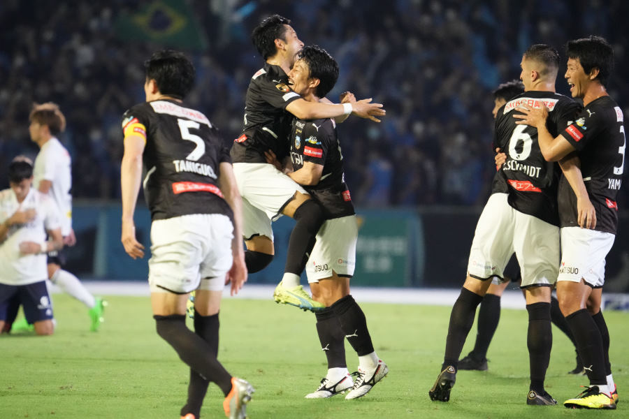 横浜FMに勝利した川崎【写真：Getty Images】