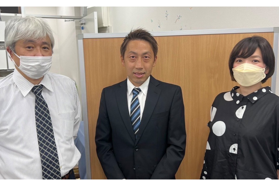 RMU副代表の藤中慎一郎プロ（左）、女流雀士のだてあずみ。プロ（右）【写真艇提供：RMU】