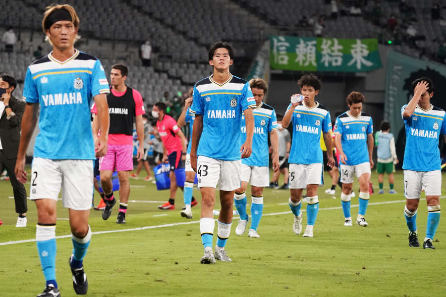 浦和に0-6と大敗した磐田【写真：Getty Images】