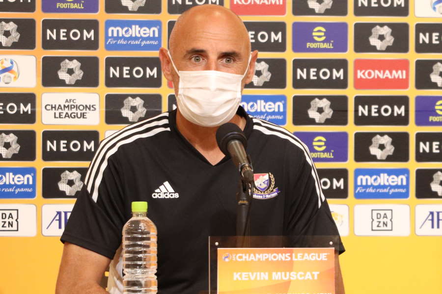 横浜FMのマスカット監督【写真：FOOTBALL ZONE編集部】