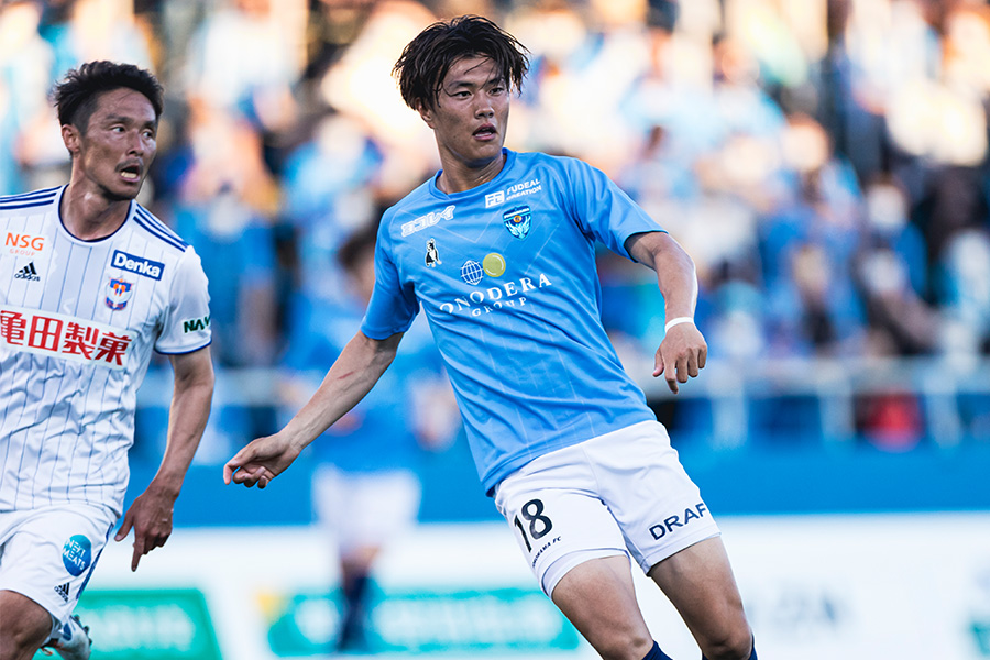 「J2得点王は絶対に獲りたい」と力強く宣言【写真：(C) YOKOHAMA FC】