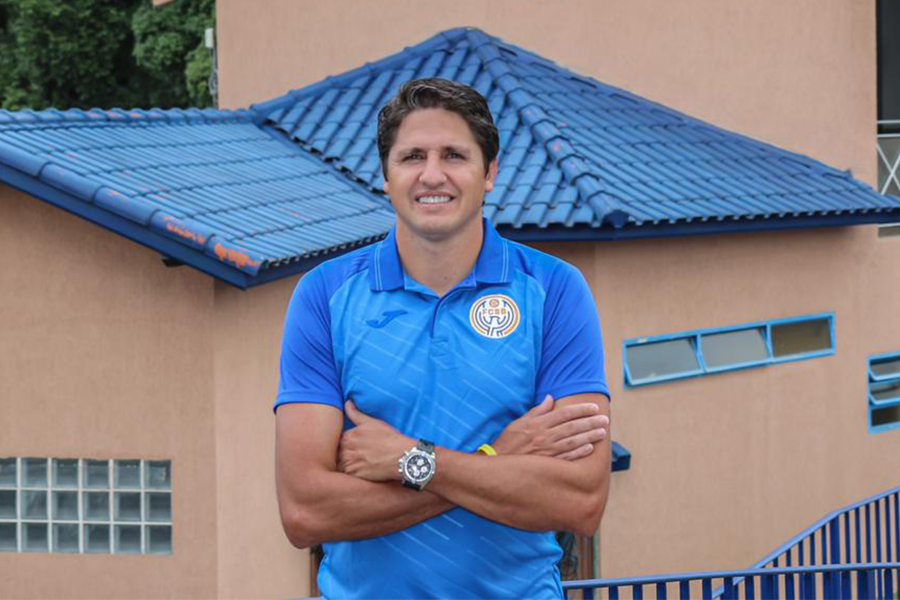 ビジャレアルでもプレーし、ブラジル代表の一員として世界一にも輝いたエジミウソン氏【写真：本人提供】