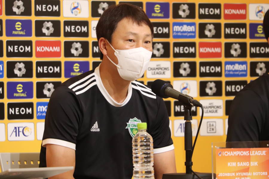 全北現代のキム・サンシク監督【写真：FOOTBALL ZONE】